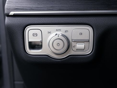 Used 2025 Mercedes-Benz GLE 450e 4MATIC w/ Driver Assistance Package image 10