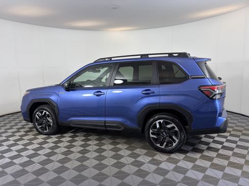Used 2025 Subaru Forester Limited AWD/4WD image 8