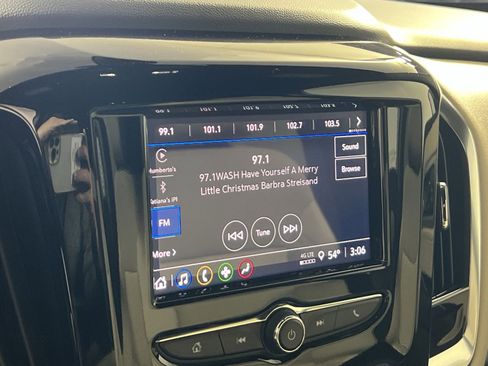 Used 2023 Chevrolet Traverse LS w/ Safety Package image 18