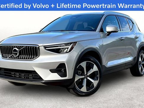 Used 2025 Volvo XC40 B5 Plus AWD/4WD image 15