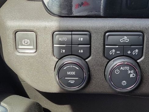 Used 2024 Chevrolet Silverado 1500 LT w/ Z71 Off-Road Package image 16