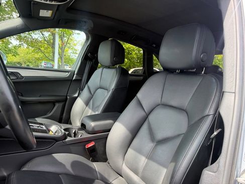 Used 2023 Porsche Macan S AWD/4WD image 9