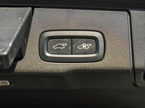 Used 2023 Volvo XC60 B5 Plus w/ Protection Package Premier image 11