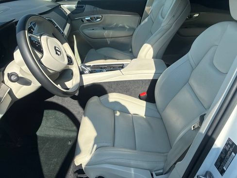 Used 2023 Volvo XC90 B6 Ultimate AWD/4WD image 9