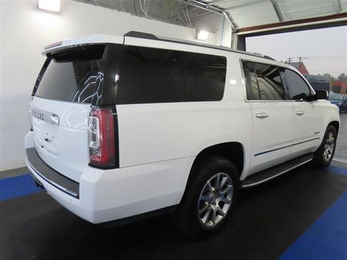 Used 2020 GMC Yukon XL Denali RWD image 15