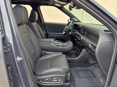 Used 2026 Hyundai Palisade Calligraphy AWD/4WD image 16