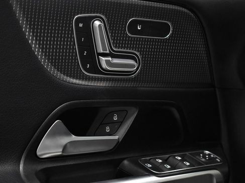 Used 2020 Mercedes-Benz GLB 250 4MATIC image 19