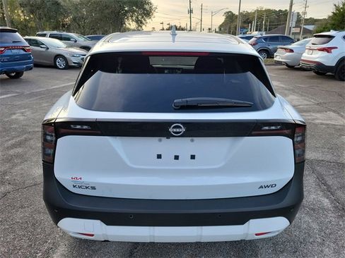 Used 2025 Nissan Kicks SV w/ Interior Electronics Package image 9