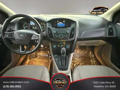 Used 2017 Ford Focus SE w/ Cold Weather Package FWD image 3