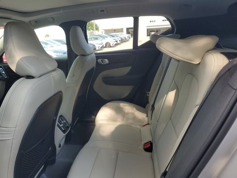 Used 2025 Volvo XC40 B5 Plus AWD/4WD image 17