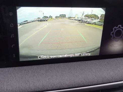 Used 2025 Nissan Kicks SV AWD/4WD image 21