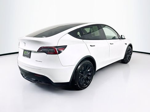 Used 2020 Tesla Model Y Long Range image 9
