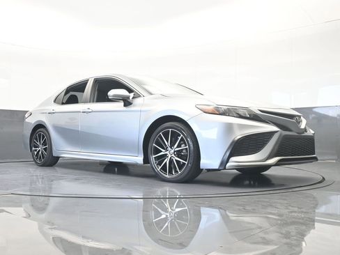 Used 2022 Toyota Camry SE image 59