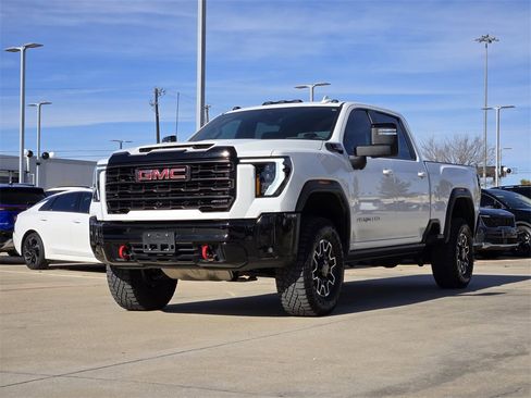 Used 2025 GMC Sierra 2500 AT4X image 2