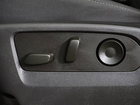 Used 2023 Chevrolet Silverado 1500 LT AWD/4WD image 33