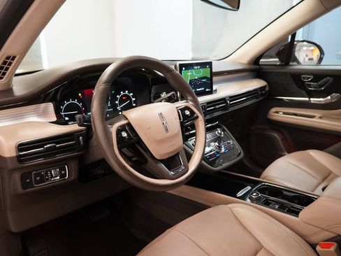 Used 2021 Lincoln Corsair AWD w/ Premium Package image 7