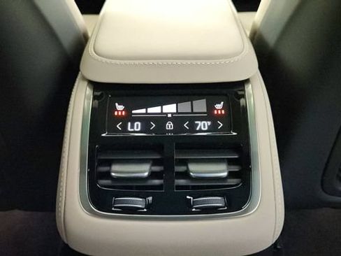 New 2026 Volvo XC90 T8 Plus w/ Protection Package Premier AWD/4WD image 32