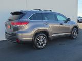 Used 2017 Toyota Highlander XLE image 3