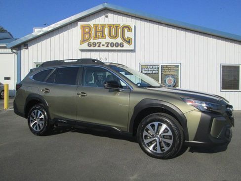 Used 2023 Subaru Outback Premium image 1