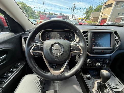 Used 2015 Jeep Cherokee Latitude w/ Cold Weather Group AWD/4WD image 39
