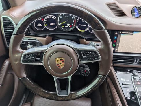 Used 2022 Porsche Cayenne E-Hybrid image 21