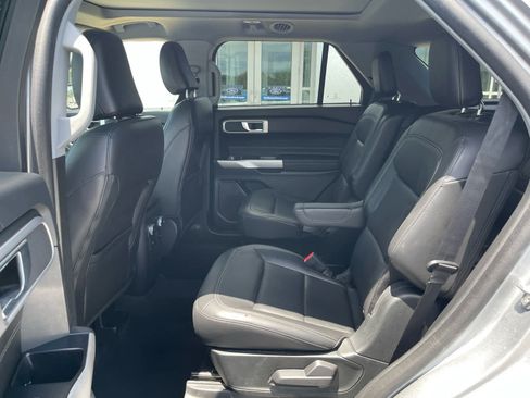 Used 2023 Ford Explorer XLT w/ Equipment Group 202A AWD/4WD image 10