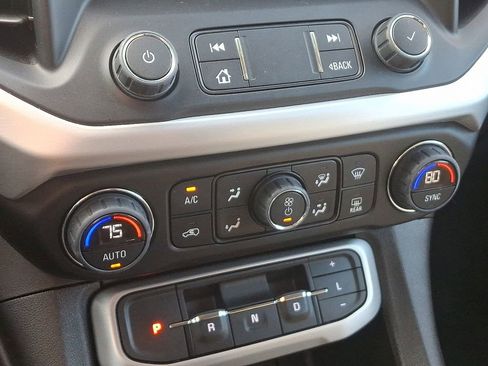 Certified 2023 GMC Acadia SLE image 16