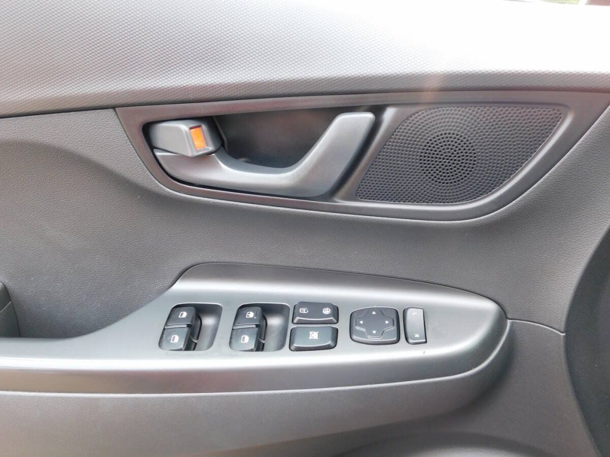Used 2023 Hyundai Kona SE FWD image 16