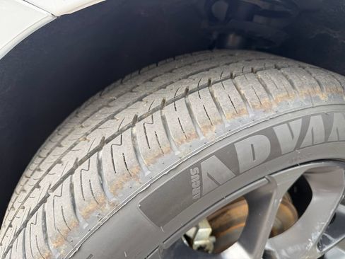 Used 2025 Chrysler Pacifica Limited FWD image 15