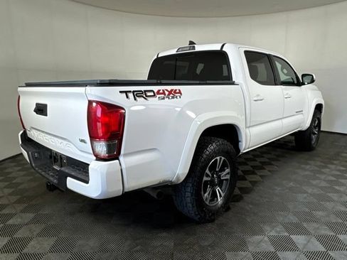 Used 2017 Toyota Tacoma TRD Sport w/ Tow Package (A/T) AWD/4WD image 3