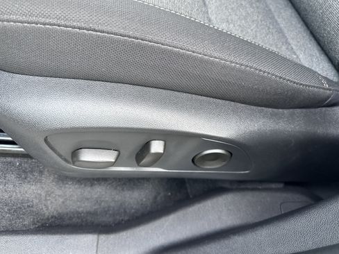 Used 2025 GMC Acadia Elevation image 18