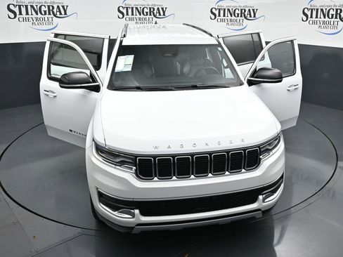 Used 2024 Jeep Wagoneer L Series II w/ Flexible Seating Group AWD/4WD image 34