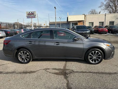 Used 2018 Toyota Avalon XLE image 4