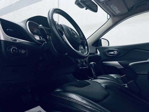 Used 2018 Jeep Cherokee Latitude Plus FWD image 15