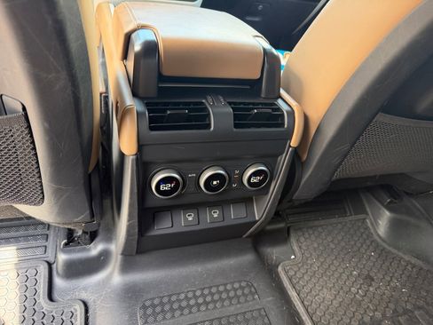 Used 2025 Land Rover Defender 110 X-Dynamic SE AWD/4WD image 14