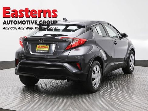 Used 2020 Toyota C-HR LE image 5