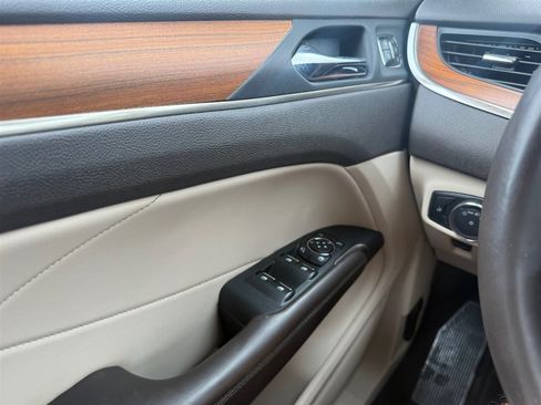 Used 2017 Lincoln MKC Select w/ Select Plus Package FWD image 23