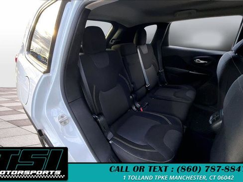 Used 2016 Jeep Cherokee Latitude w/ Cold Weather Group image 27