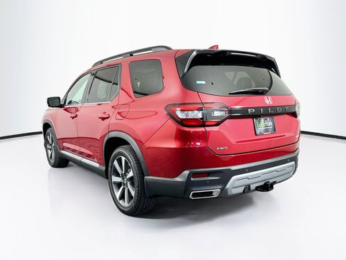Used 2025 Honda Pilot Elite image 5