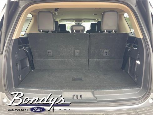 Used 2023 Ford Expedition XLT image 14