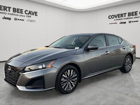 Used 2023 Nissan Altima 2.5 SV image 3