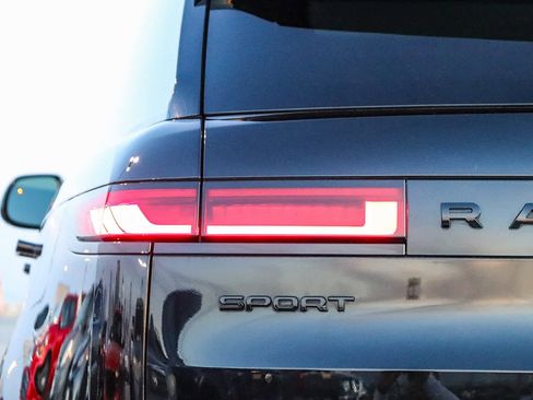 Used 2023 Land Rover Range Rover Sport SE image 12