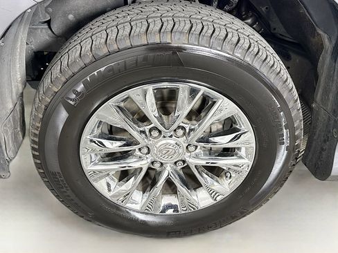 Used 2017 Lexus GX 460 Premium w/ Premium Package image 32