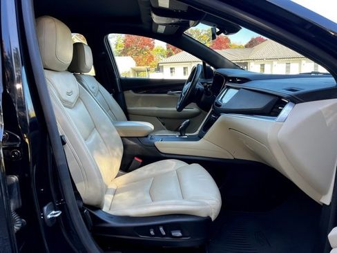 Used 2017 Cadillac XT5 Luxury w/ Driver Awareness Package image 25