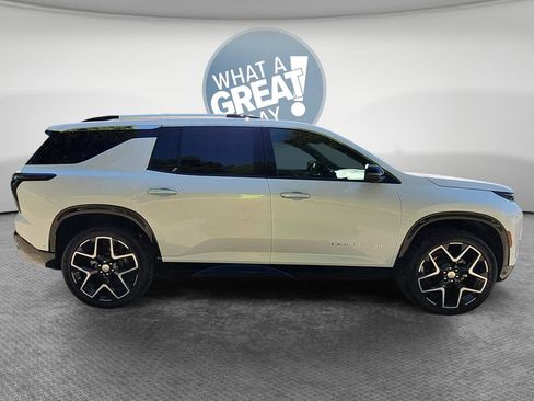 Certified 2025 Chevrolet Traverse High Country w/ LPO, Floor Liner Package AWD/4WD image 2