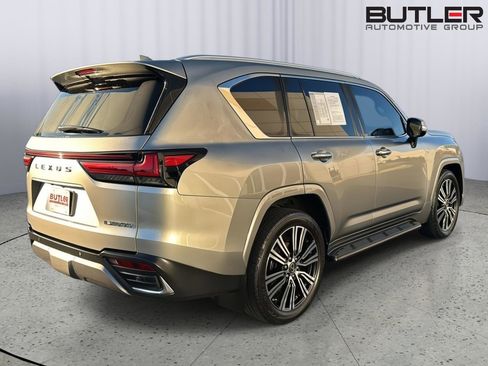 Used 2023 Lexus LX 600 4WD w/ Luxury Package image 5
