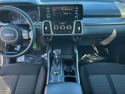 Used 2022 Kia Sorento LX image 26