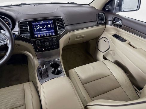Used 2020 Jeep Grand Cherokee Overland AWD/4WD image 25