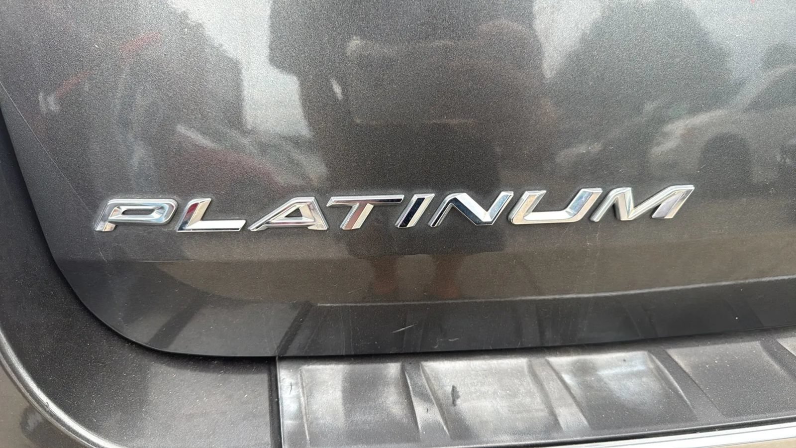 Used 2020 Ford Explorer Platinum w/ Premium Technology Package AWD/4WD image 16