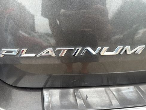 Used 2020 Ford Explorer Platinum w/ Premium Technology Package AWD/4WD image 16